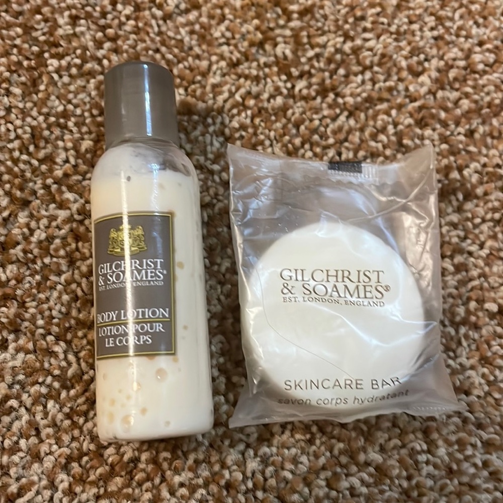 2 Gilchrust & Soames travel toileties